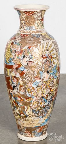 Large Japanese Satsuma urn