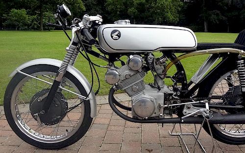 One of the first bikes bought over to Europe in 1962 Twin leading magnesium front brakes Fully rest