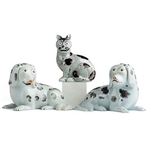 Mottahedeh Rockefeller Porcelain Dogs & Cat Lamp