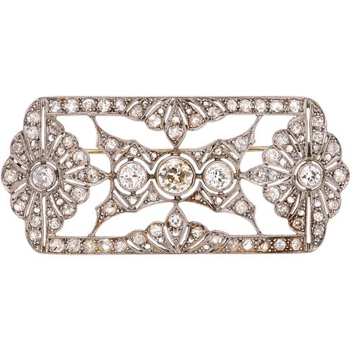 BROOCH WITH DIAMONDS IN 18K WHITE GOLD 107 Antique and faceted cut white and brown diamonds ~2.50 ct