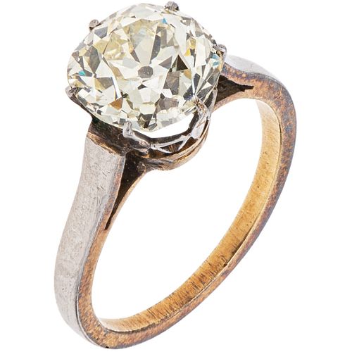 RING WITH DIAMOND IN WHITE AND YELLOW 18K GOLD 1 Antique cut diamond ~2.20 ct Clarity: SI2 - I1. Weight: 4.1 g. Size: 6 ½