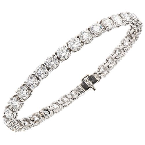 BRACELET WITH DIAMONDS IN 14K WHITE GOLD 32 Brilliant cut diamonds ~14.0 ct Clarity: SI1-I1. Weight: 15.8 g
