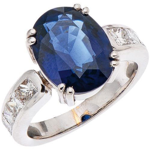 RING WITH SAPPHIRE AND DIAMONDS IN 18K WHITE GOLD WITH HRDANTWERP REPORT 1 Oval cut sapphire ~6.40ct and 8 Princess cut diamonds