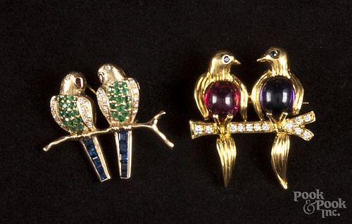 Two gold love birds brooches, to include an 18K yellow gold brooch