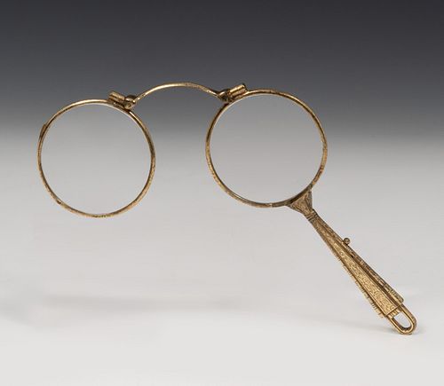 VIVIEN LEIGH. 
Folding Monocle, 1960s. 
Made of gold-plated metal and graduated crystals. 
This piece was part of the props Vivien Leigh wore in a sce