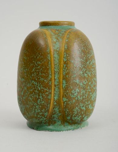 AMERICAN ARTS AND CRAFTS POTTERY VASE, BY CHICAGO CRUCIBLE CO.