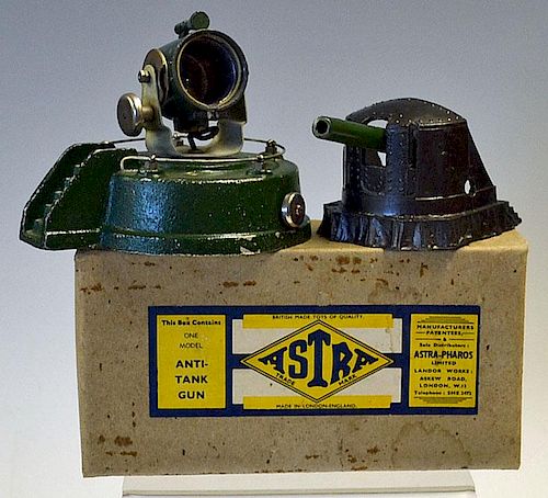 Astra-Pharos Ltd of London  c1950s Diecast Fort Gun a cap firing gun, with wooden slug bullets, in v