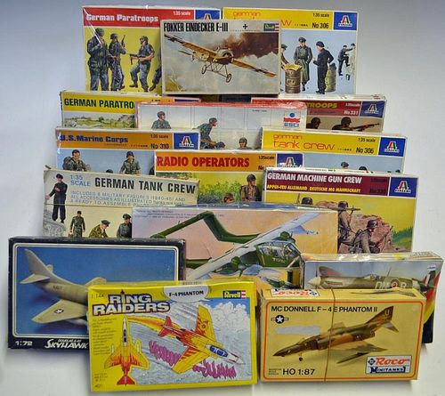 Selection of Plastic model figures to include Italeri US Assault Troops, German Paratroops, Radio Op