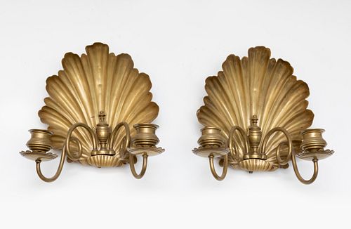Pair of wall sconces following 17th century models. Holland, 19th century. 
Bronze gilt.