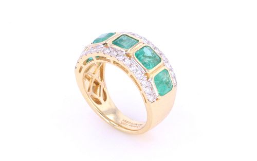 Vintage Emerald & VS2 Diamond 18k Yellow Gold Ring