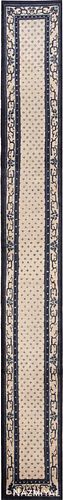 ANTIQUE BLUE AND WHITE CHINESE RUNNER. 14 ft 4 in x 1 ft 10 in (4.37 m x 0.56 m).