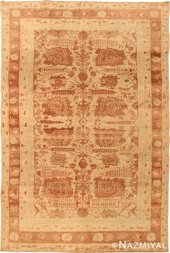 ANTIQUE INDIAN AGRA RUG. 8 ft 7 in x 5 ft 10 in (2.62 m x 1.78 m).
