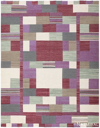 CONTEMPORARY SWEDISH-INSPIRED FLATWOVEN CARPET. 9 ft 1 in x 7 ft 3 in (2.77 m x 2.21 m).