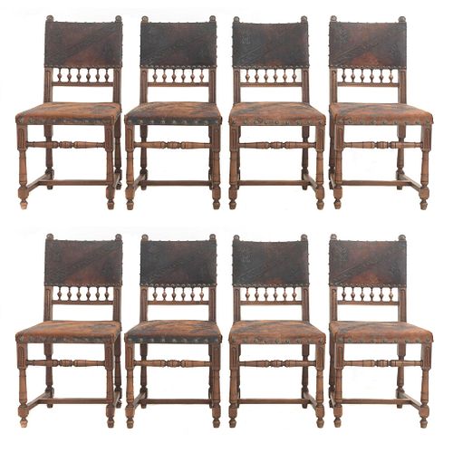 Lote de 8 sillas. Francia. Siglo XX. Estilo Enrique II. En talla de madera de nogal. Con respaldos semiabiertos y asientos.