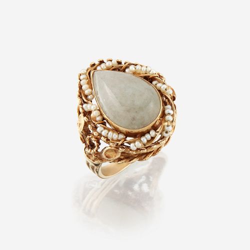 A jade, seed pearl, and fourteen karat gold ring