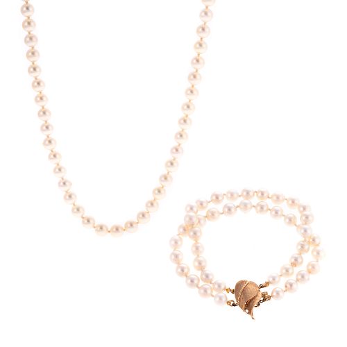 A Pearl Bracelet & Pearl Necklace in 14K