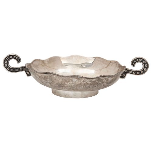 CENTERPIECE MEXICO, 20TH CENTURY 0.925 SILVER TANE, Handles with circle designs 3.1 x 7.8" (8 x 20 cm), Weight: 392 g
