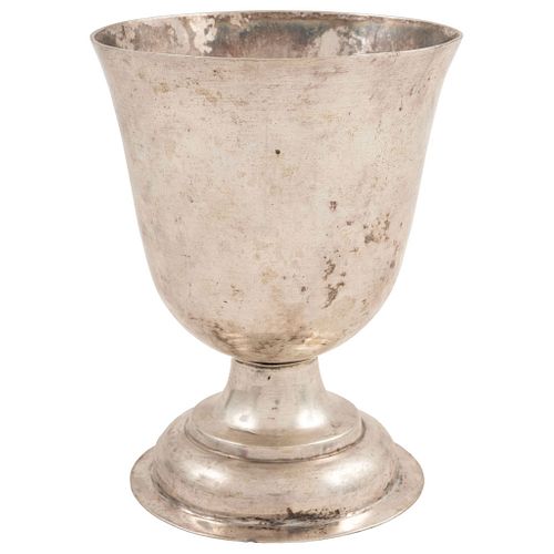 CHALICE MEXICO, 19TH CENTURY Mexican silver 4.9" (12.5 cm) in height Total weight: 274 g