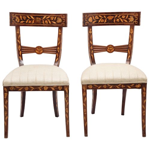 PAIR OF CHAIRS EARLY 20TH CENTURY Carved and marqueted wood with geometric, vegetal and floral details. 33.8 x 18.8" (86 x 48 cm)