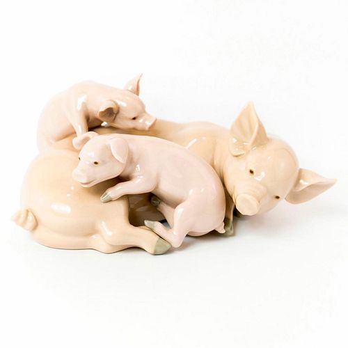 Playful Piglets 1015228 - Lladro Porcelain Figure