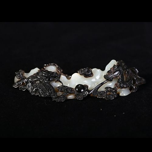 A BLACK AND WHITE JADE 'DRAGON' BRUSH REST