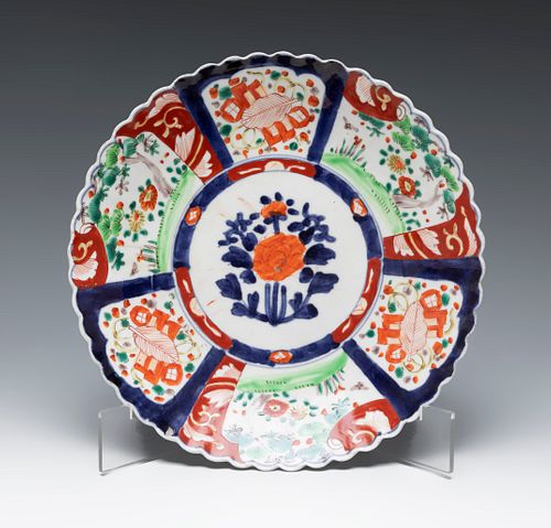 Imari style plate. Japan, middle of the 20th century.
Glazed porcelain.