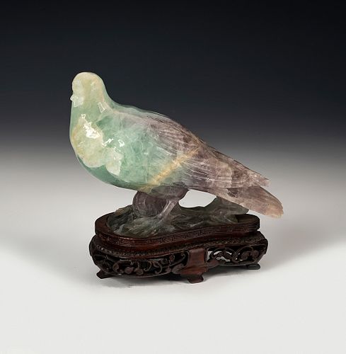 Pair of pigeons. China, 20th century.
Hand carved jade on wooden base.