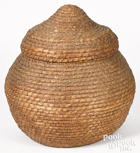 Large Pennsylvania lidded rye straw basket, 19th c