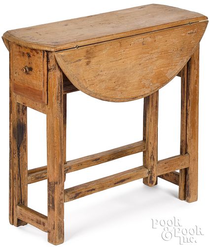 Pine gateleg table, 18th c., 29" h., 13" w., 31" d