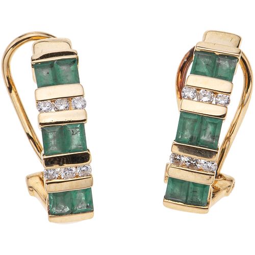 PAIR OF EARRINGS WITH EMERALDS AND DIAMONDS IN 14K YELLOW GOLD Rectangular cut emeralds and brilliant cut diamonds