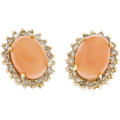 PAIR OF EARRING STUDS WITH CORALS AND DIAMONDS IN 14K YELLOW GOLD Orange corals, 8x8 cut diamonds ~0.20 ct. Weight: 2.9 g