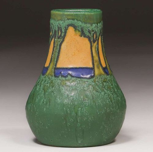 Arequipa Pottery â€“ Frederick Rhead Squeeze-Bag Decorated Vase 1912