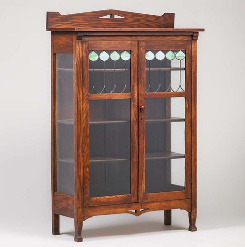 Grand Rapids Arts & Crafts Leaded Glass China Cabinet c1910