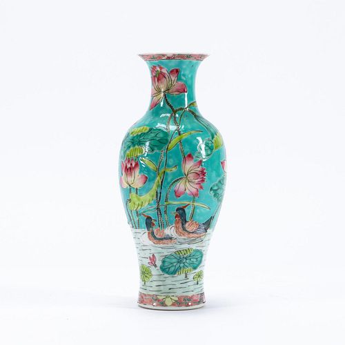 CHINESE FAMILLE ROSE & TURQUOISE FLORAL MOTIF VASE