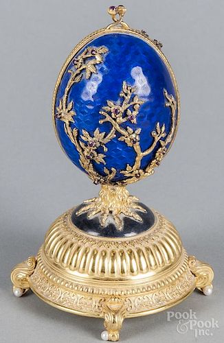 Franklin Mint House of Faberge sterling silver music box egg, 6 1/4'' h.
