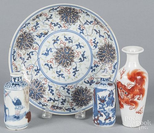 Chinese ducai porcelain dish, 6 3/4'' dia., together with two scent bottles and a small dragon vase.