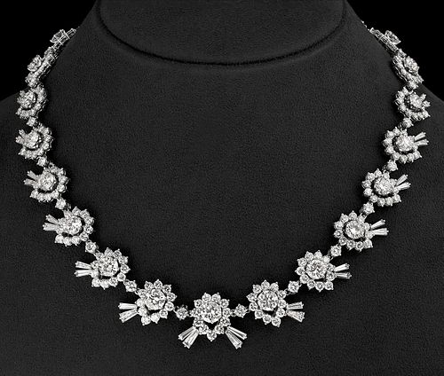 Exceptional choker in 18 kt white gold. With 357 diamonds