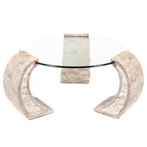 Mesa de centro. SXX. Estructura de granito beige. Con cubierta circular de vidrio biselado y soportes curvos. 49 x 130 cm