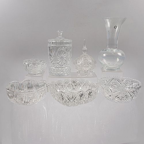 Lote de 7 piezas. Diferentes orígenes y diseños. S XX. Elaboradas en cristal y vidrio soplado. Algunos marca Justyna y SG.