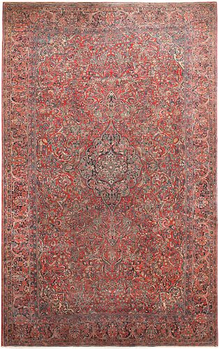 LARGE ANTIQUE PERSIAN SAROUK. 17 ft 8 in x 10 ft 8 in (5.38 m x 3.25 m).