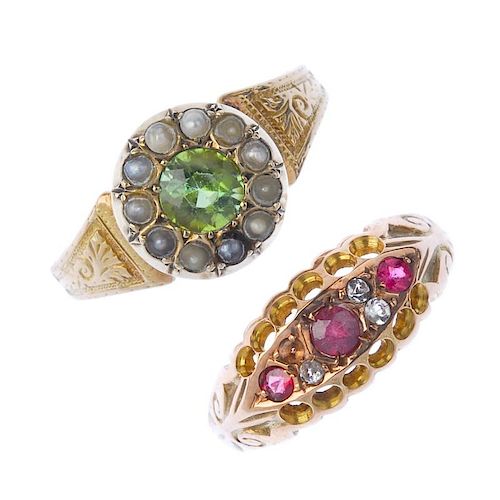 Two early 20th century gem-set and paste rings. The first designed as a 15ct gold circular-shape gre