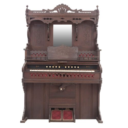 Ã“rgano. Nueva York, Estados Unidos, sXX. Weaver Organ and Piano Co.  Estructura de madera. Diferentes ritmos musicales. 195x138x60cm