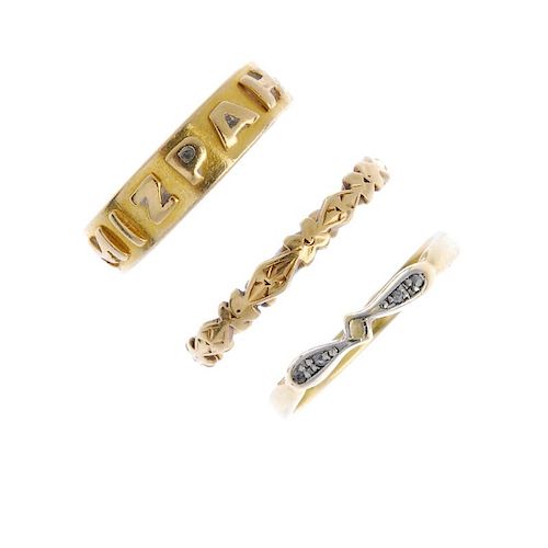 A selection of three rings. To include an early 20th century 18ct gold 'MIZPAH' band ring, a foliate