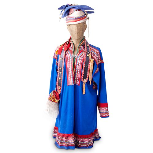 Traditional Sami Gakti Clothing & Knife