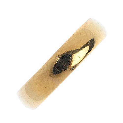 A 22ct gold band ring. Hallmarks for Sheffield, 1975. Weight 4gms. <br><br>Overall condition fair to