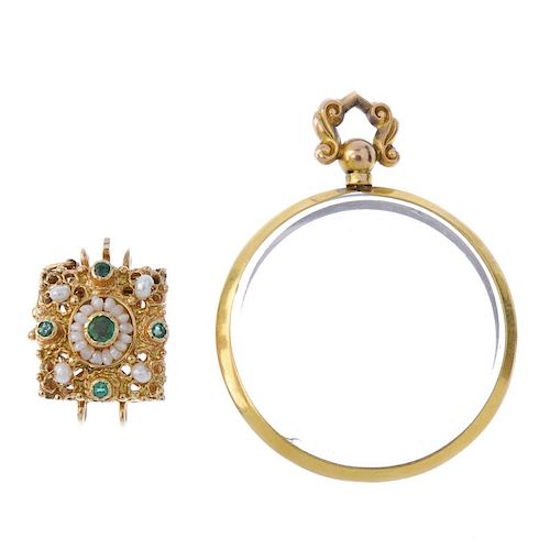 A selection of jewellery. To include an early 20th century 9ct gold circular-shape double sided phot