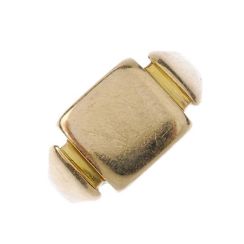 A signet ring. The square-shape panel, to the tapered shoulders and plain band. Weight 6.8gms. <br><