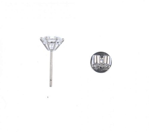 (544472-1-A) A brilliant-cut diamond single ear stud. Accompanied by report number 16913009, dated 1