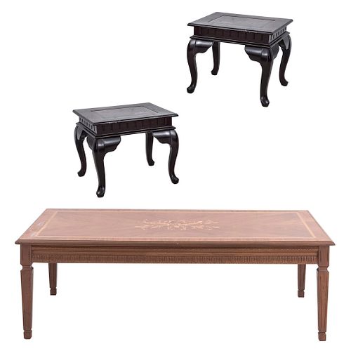 Lote de 3 mesas. SXX. Diferentes diseños. Consta de: Mesa de centro y par de mesas laterales. Elaboradas en madera.