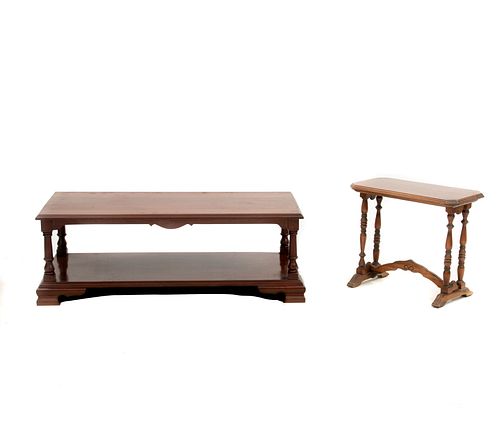 Mesa de centro y mesa auxiliar. S XX. Elaboradas en madera. Decoradas con elementos orgánicos, torneados y molduras.